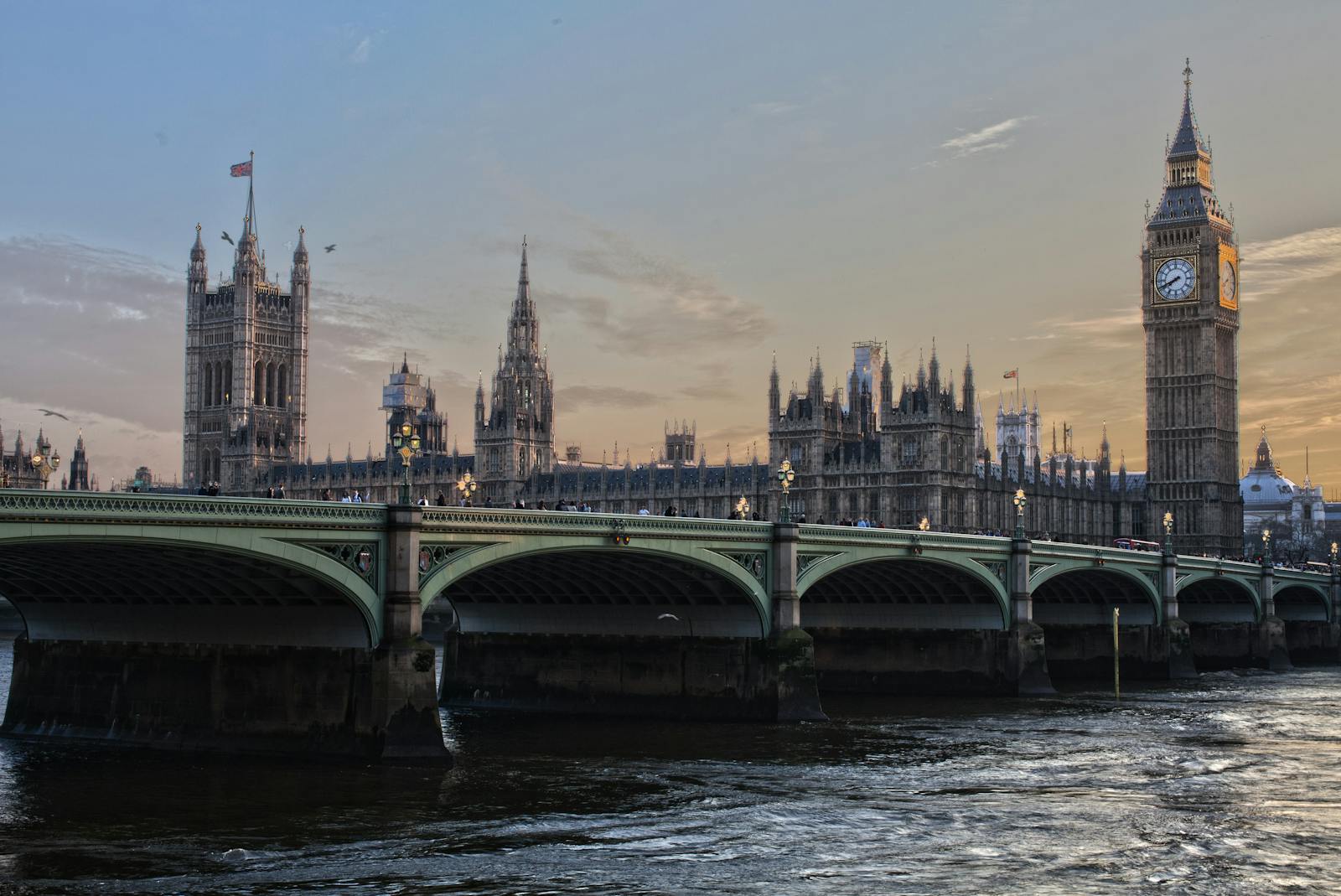 Big Ben och Westminster i kvällsljus