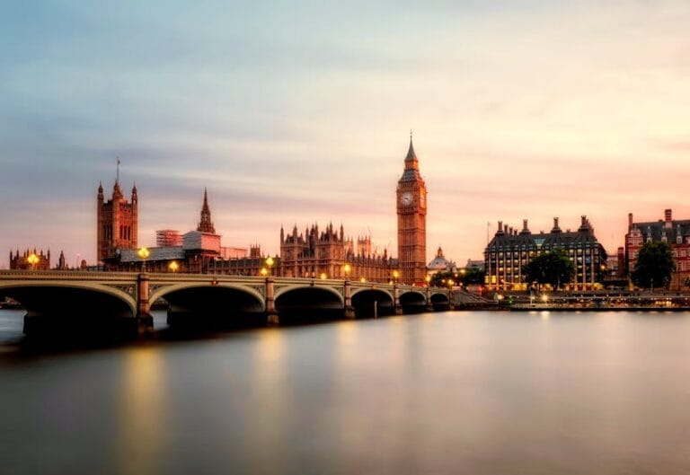 Tower Bridge i London — resa till Storbritannien