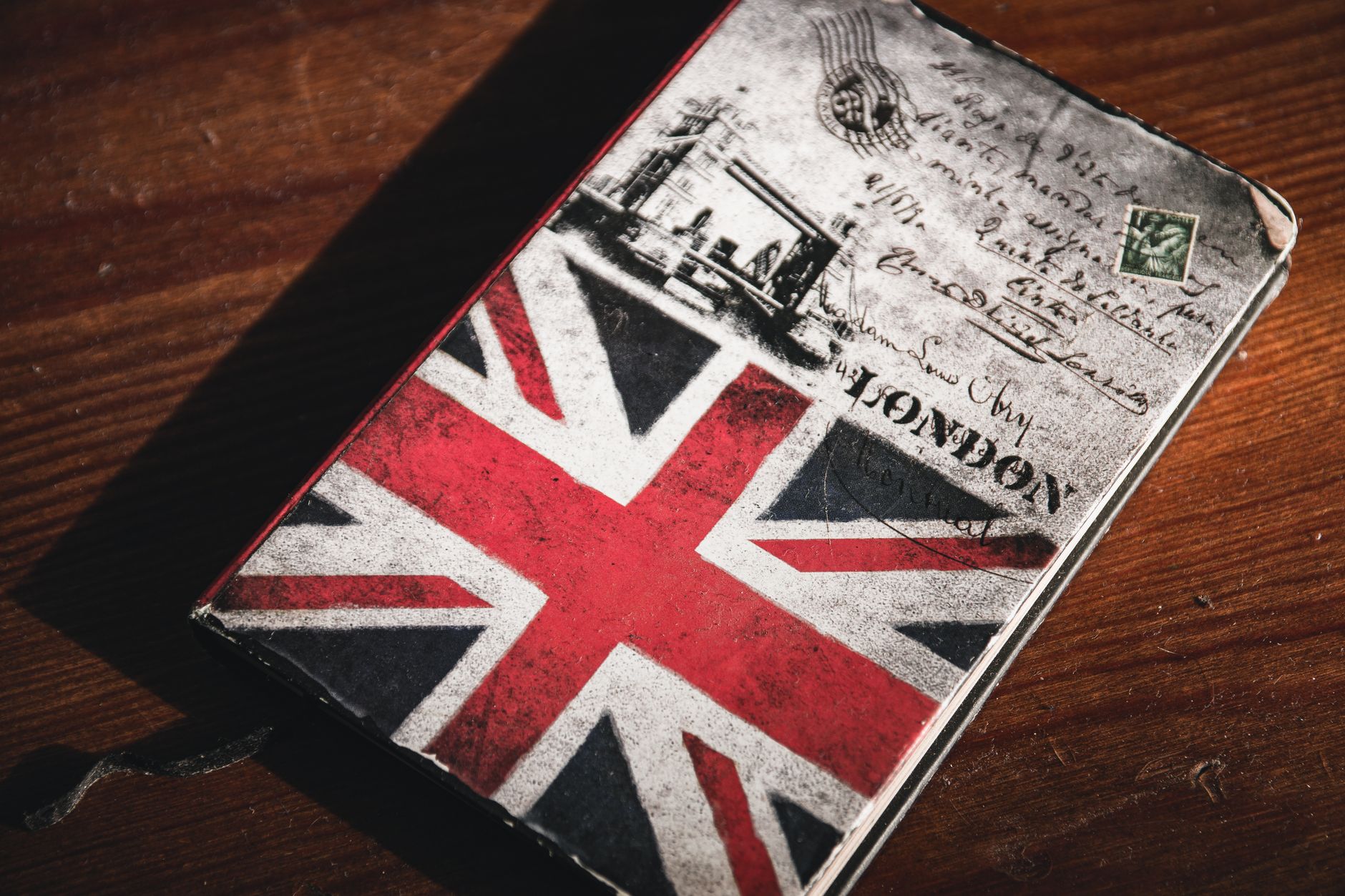 Resenär ansöker om UK ETA i mobilappen