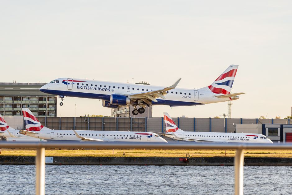 Utsikt över Themsen och London Eye som resenärer hinner se under en stopover