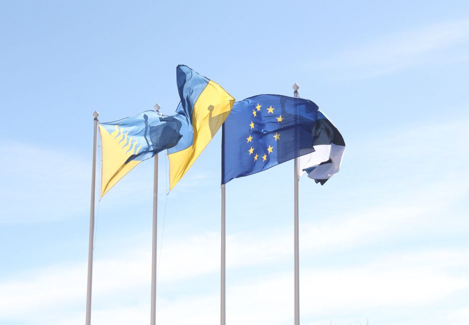 EU-flaggor som symboliserar att alla EU-länder behöver UK ETA